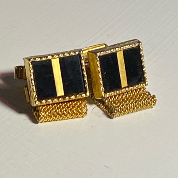 Vintage men’s gold with black lacquer square cuff links - Picture 2 of 9